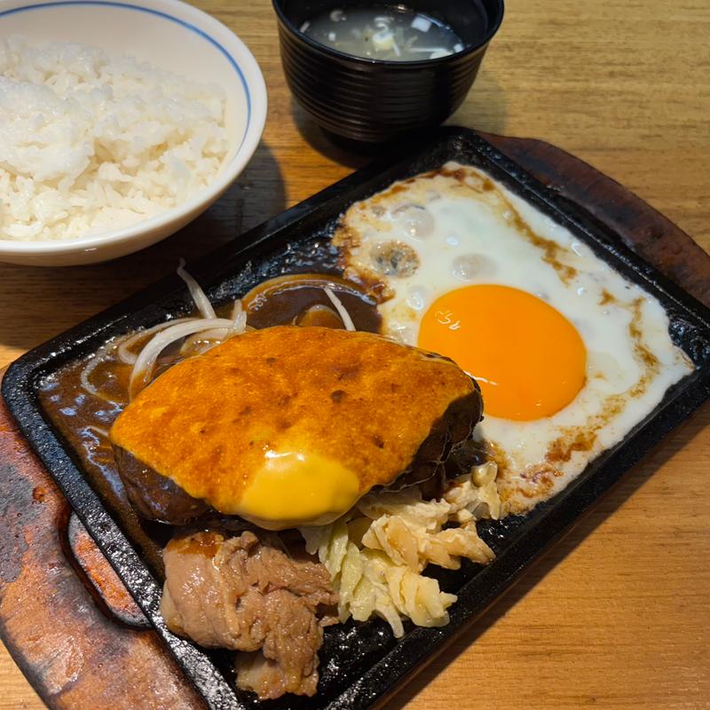 自家製手ごねハンバーグ（200g）+チェダーチーズ(肉めし かとう)