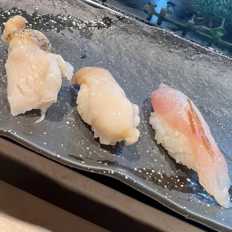 つぶ貝　ホッキ貝　甘鯛昆布〆(すしざんまい 匠銀座6丁目店)