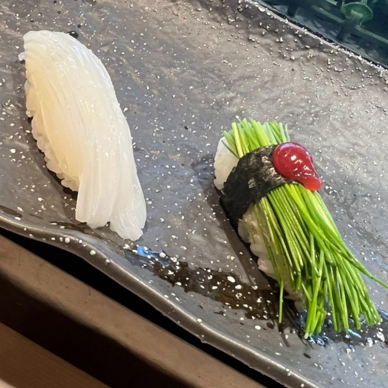 白いか（柚塩）　芽ねぎ（梅肉）(すしざんまい 匠銀座6丁目店)