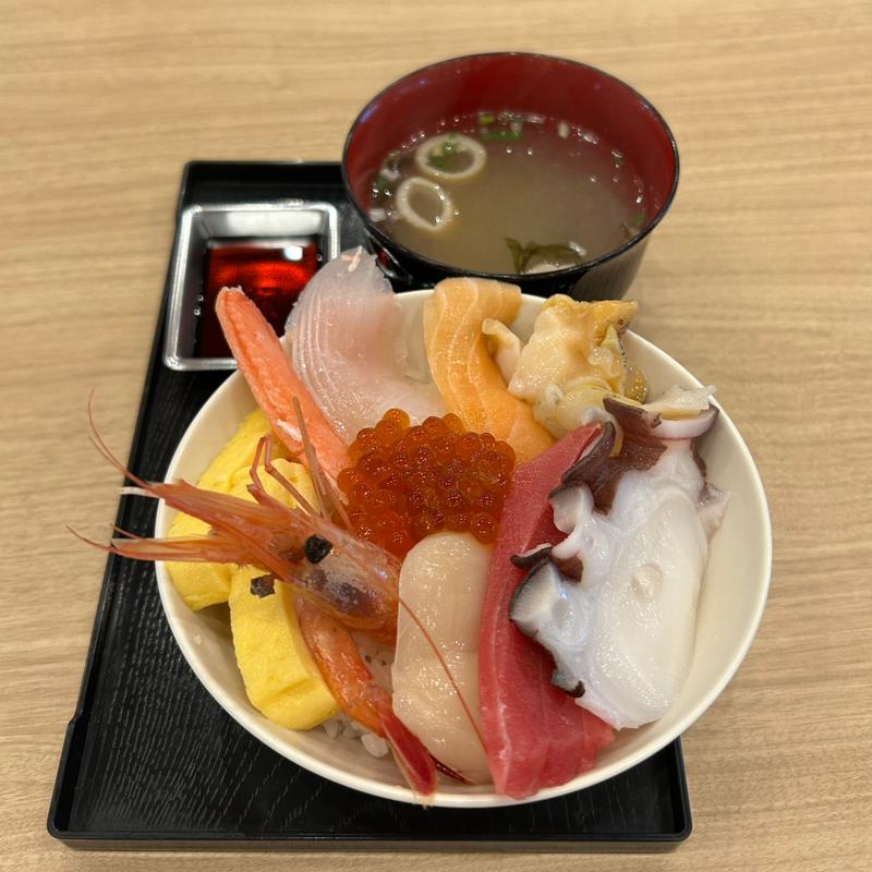 お得な海鮮丼、生ツブ、たこ足追加(橋本商店)