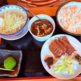 選べる！たんのう定食(牛たん炭焼 利久 東七番丁店 （ぎゅうたんすみやき りきゅう）)