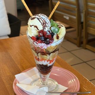 ベリーベリーチョコバナナパフェ