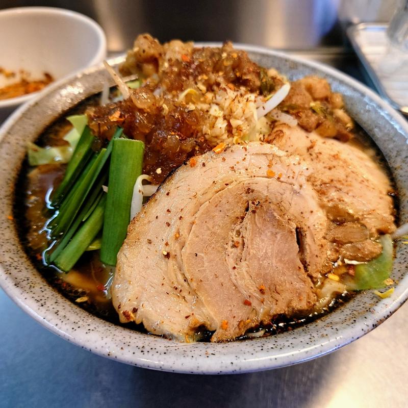 牛すじ郎 野菜増し 生卵(Bonito Soup Noodle RAIK ボニートスープヌードルライク)