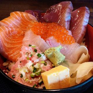 本日の旬丼(魚の平田屋 宝仙寺前店)