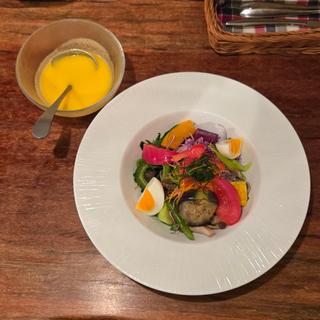 緑黄色野菜のこだわりサラダ 自家製林檎ドレッシング ハーフ(Sakura grill)