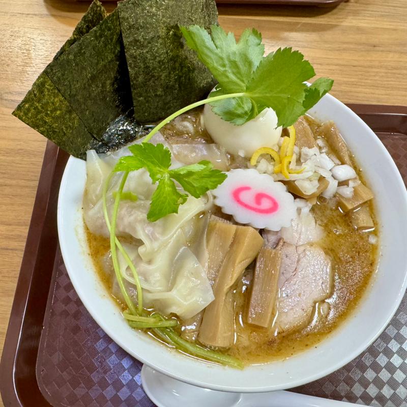 ラーメン中盛り＋特製トッピング(らーめん理庵)