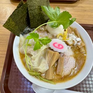 ラーメン中盛り＋特製トッピング(らーめん理庵)