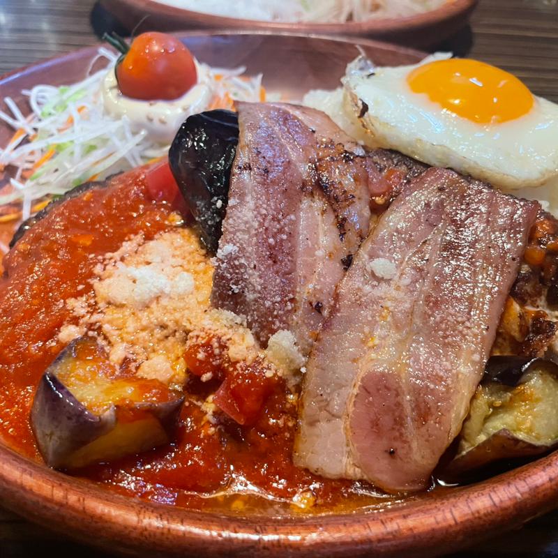 厚切りベーコンと茄子のアラビアータバーグディッシュ(びっくりドンキー 東六郷店)