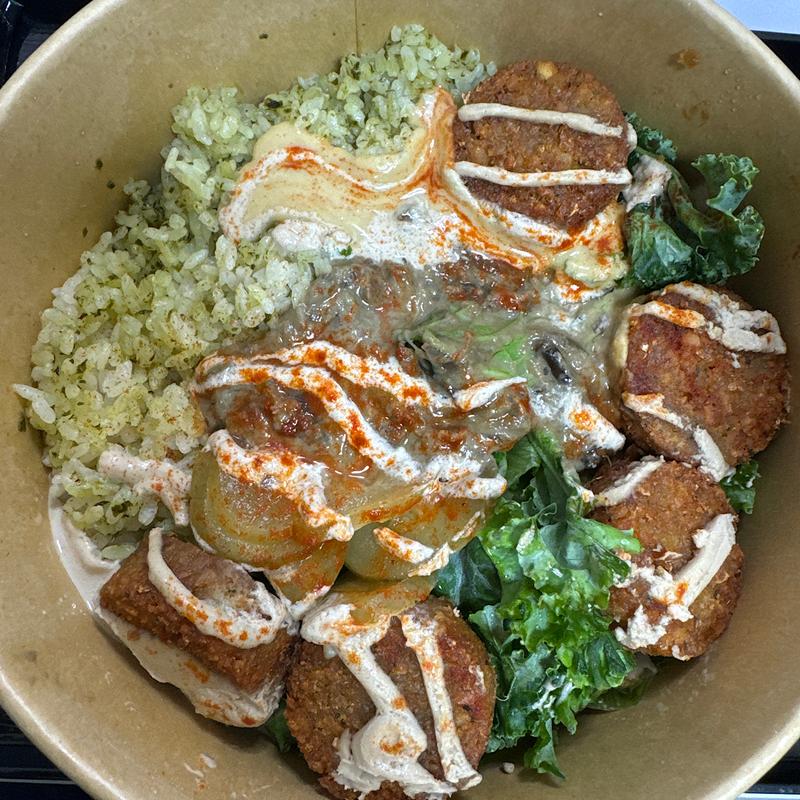 ファラフェルライスプレート＆フレンチフライ(FALAFEL BROTHERS HARAJUKU)