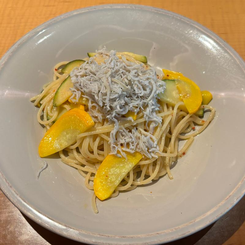 シラスとズッキーニ、レモンのぺぺロンチーノ(THE RIGOLETTO)
