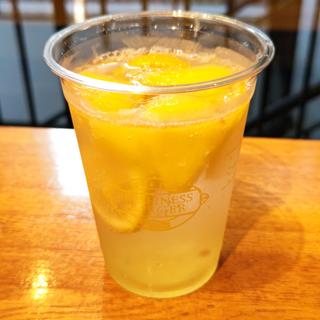 フローズンパイナップルライチレモネードソーダ(フレッシュネスバーガー山下)