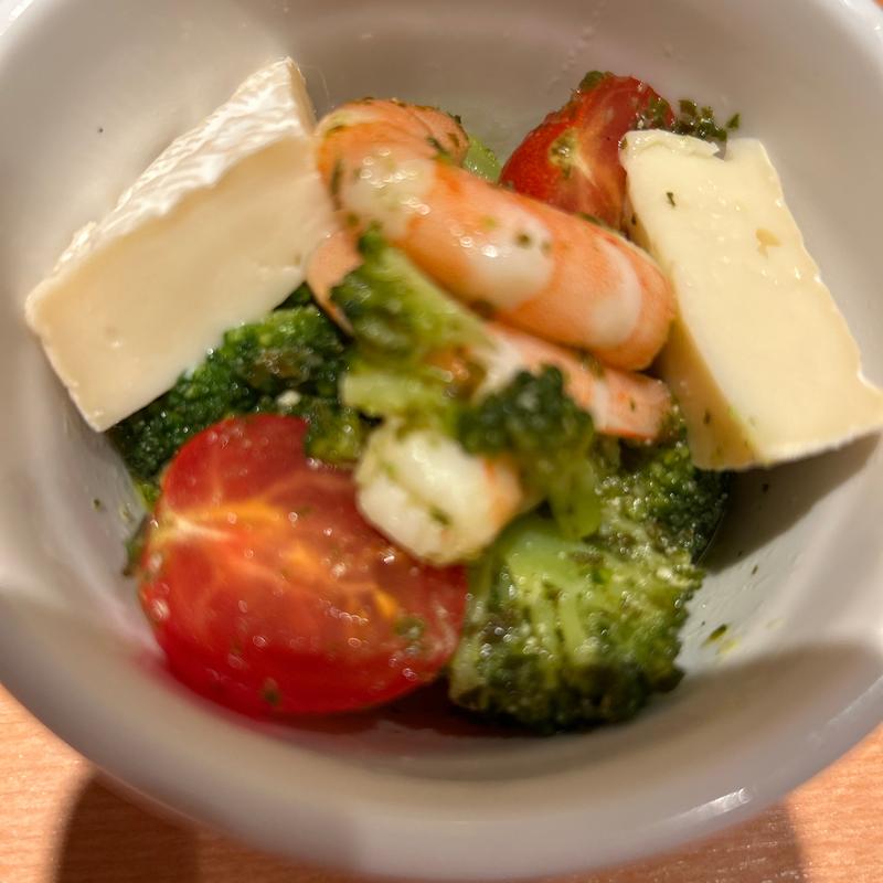 海老とカマンベールとブロッコリーのバジル(ヱビスバー 札幌アピア店 (YEBISU BAR Sapporo Apia))