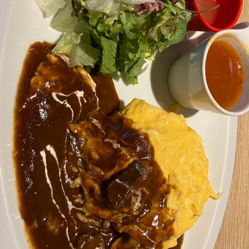 ふわっとろオムライスプレートビーフシチューソース（サラダ•スープ付き）(むさしの森珈琲 豊橋江島店)