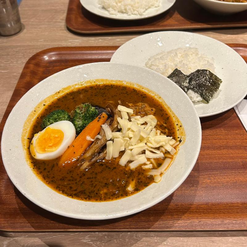 タンドリーチキンスープカレー、チーズトッピング、3辛(スープカレーらっきょ新千歳空港店)