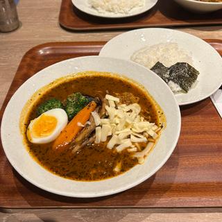 タンドリーチキンスープカレー、チーズトッピング、3辛(スープカレーらっきょ新千歳空港店)
