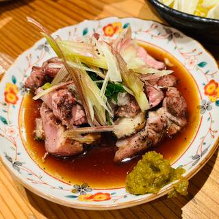 地鶏のタタキみょうが添え(やきとり 鳥や)