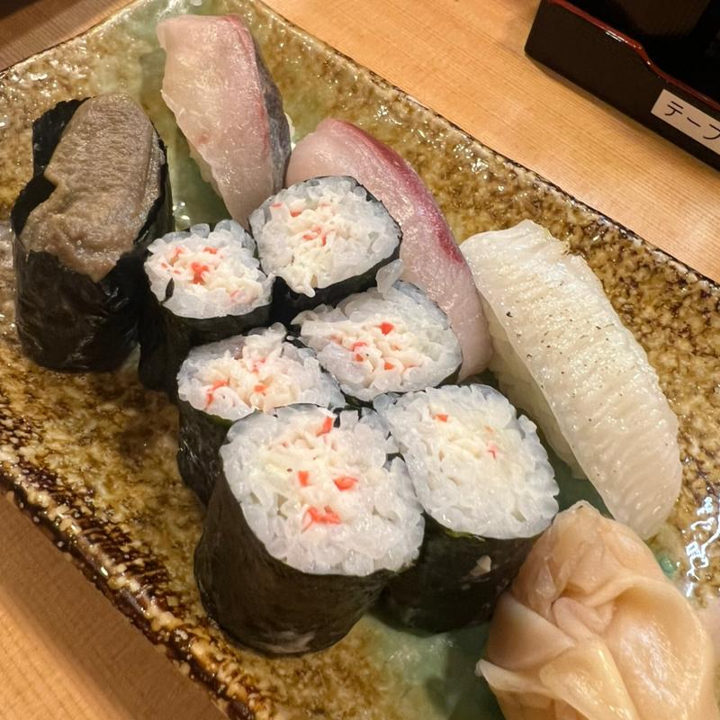 シマアジ＋ハマチ＋サラダ巻き＋カニ味噌軍艦＋えんがわ炙り(や台ずし白子駅前町)