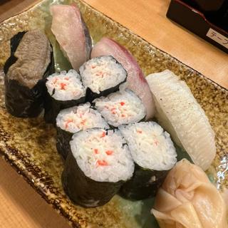 シマアジ＋ハマチ＋サラダ巻き＋カニ味噌軍艦＋えんがわ炙り(や台ずし白子駅前町)