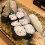 シマアジ＋ハマチ＋サラダ巻き＋カニ味噌軍艦＋えんがわ炙り