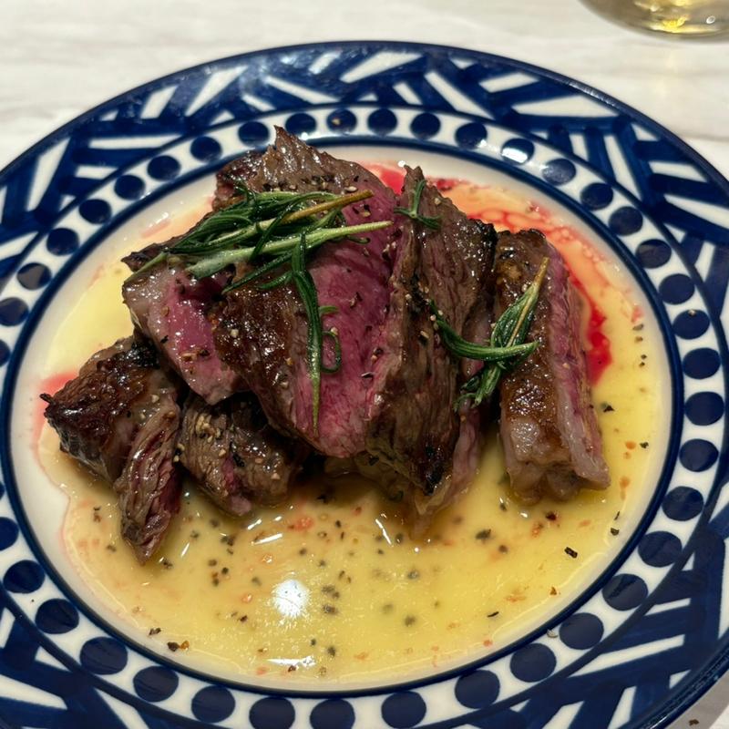 牛肩ロースの黒胡椒ステーキ(フレンチ酒場GOLD京都ポルタ店)