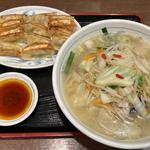 野菜タンメンに餃子W(福しん 大久保駅前店 )