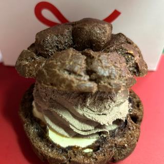 窯焼きダブルシュークリーム（黒いじわるバター）