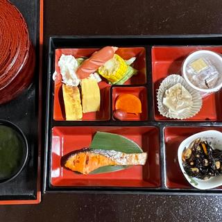 朝食