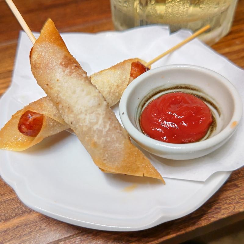 パリッ！ウインナー春巻き串(焼売スタンド きんぎょ)