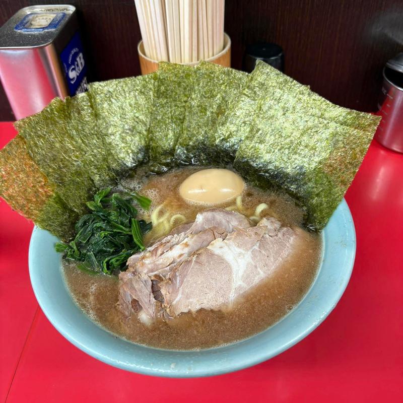 チャーシュー麺 中盛り 脂少なめ 岩海苔 味玉(横浜家系ラーメン 心家)