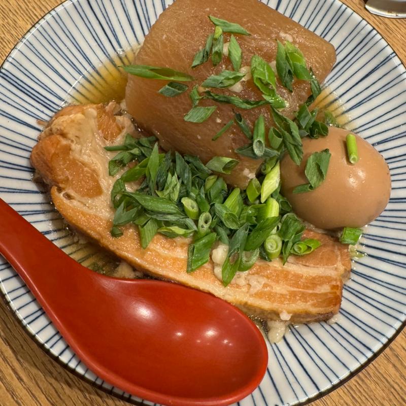 (肉汁餃子と煮込みの酒場。しんちゃん 京橋)