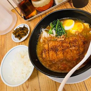 カツカレーラーメン ちびライス付(福間ラーメン　ろくでなし )