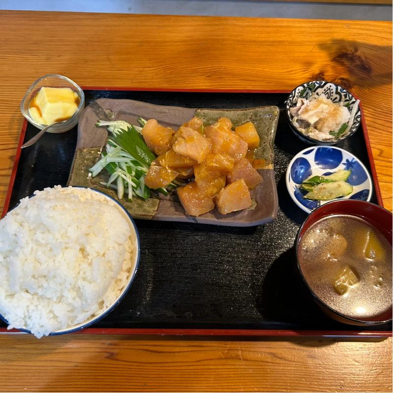 まぐろ漬け定食(キッチンうまうま)