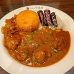 トマトタンドリーチキンカレー＋なす＋クリームコロッケ＋ほうれん草