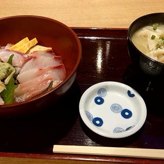 海鮮丼とあら汁