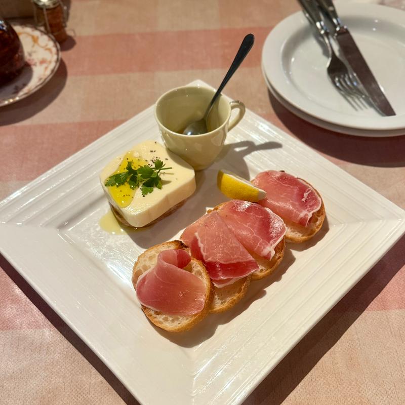 北海道産モッツァレラチーズと生ハム(ラ・パスタ陶 和光店)