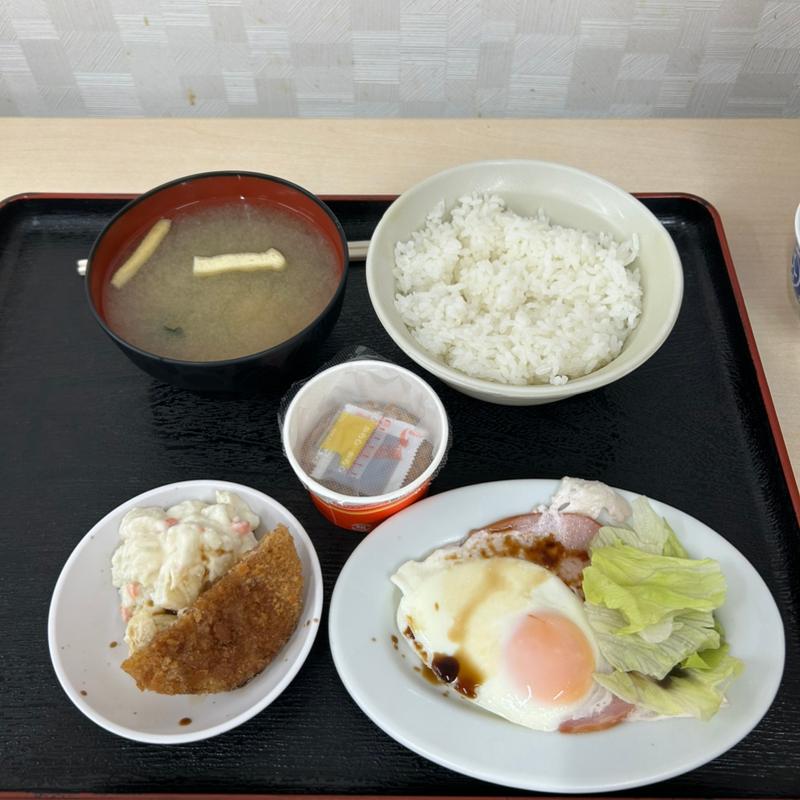 ハムエッグ、納豆、ハムカツ、ご飯、味噌汁(JR新幹線食堂)