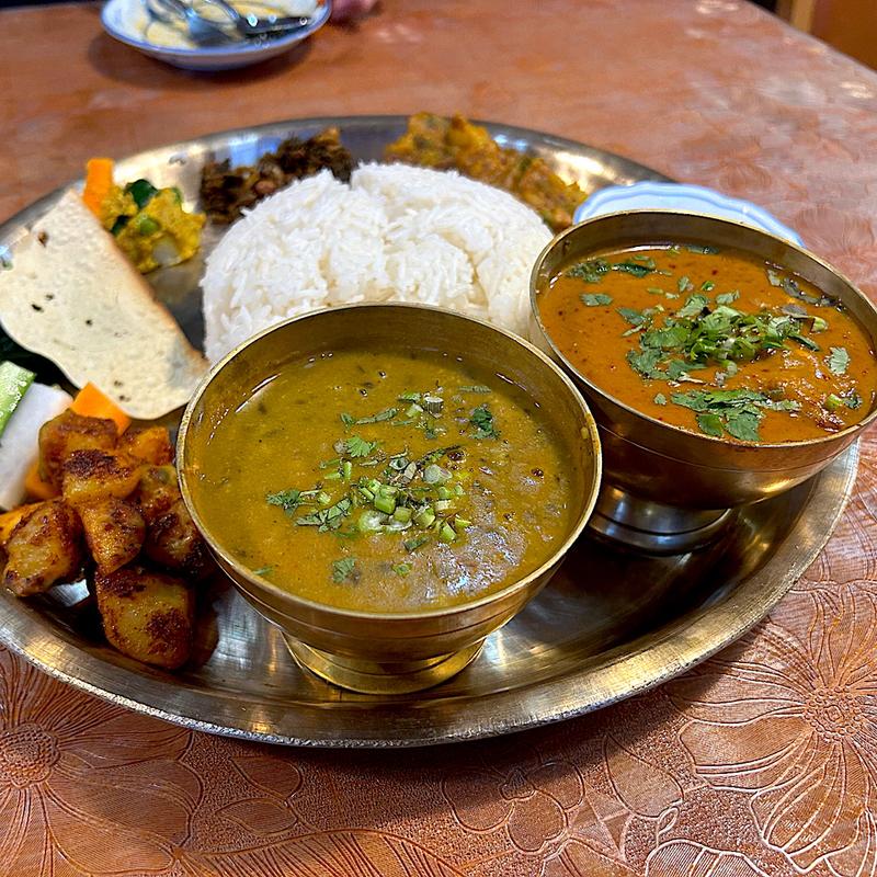 ネパールスペシャルセット(チキンカレー)(THALI INDIAN NEPALI RESTURANT (タリー))
