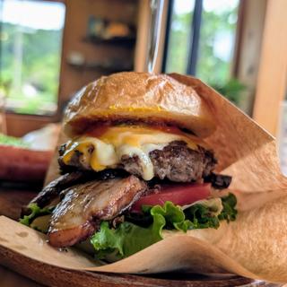 自家製ベーコンチーズバーガー