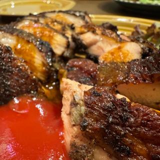 ジャークチキンとポークハーフ＆ハーフ(ONE LOVE Jamaican Kitchen)