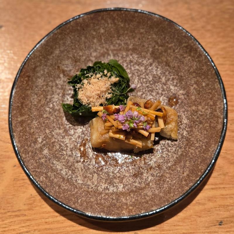 モロヘイヤのおひたし セイゴの唐揚げ(築地青空三代目 大名古屋ビルヂング店 )