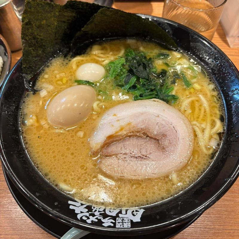 豚骨醤油味玉ラーメン(町田商店 初台店)