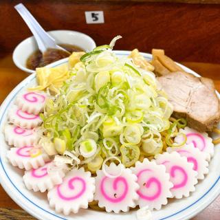 油そば 特大 ネギ なると ワンタン スープ