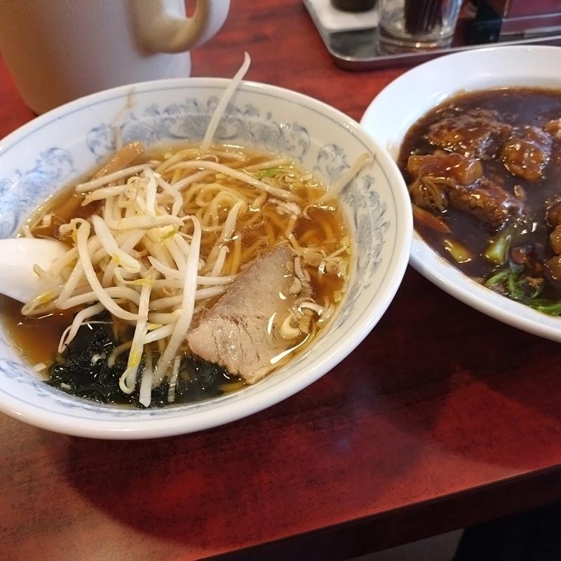 豚バラ肉軟骨ご飯＋半ラーメン(中華料理 家宴 )