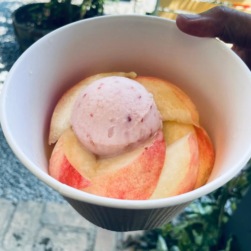 桃にのせてジェラート(ラ・ペスカ )