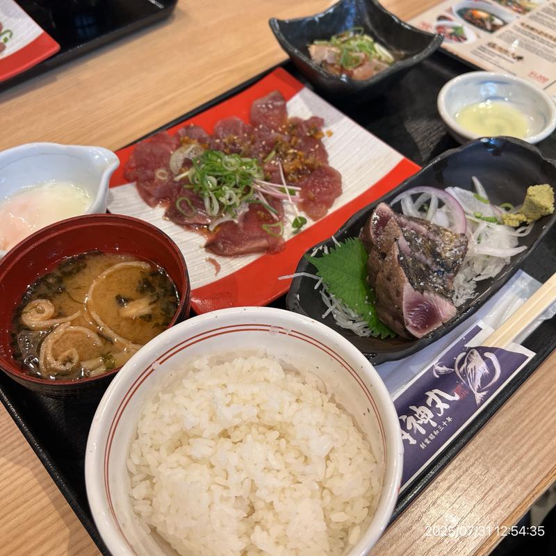 青唐辛子と生姜のピリ辛漬け鰹と塩たたき定食(藁焼き鰹たたき明神丸 竹橋パレスサイドビル店)