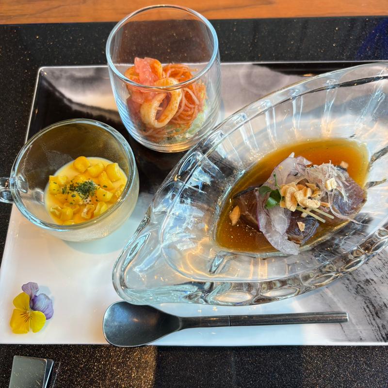 カツオマリネとイカ和えとうもろこしムース(WASHOKU 蒼天 SOUTEN /ザ・プリンスギャラリー 東京紀尾井町)