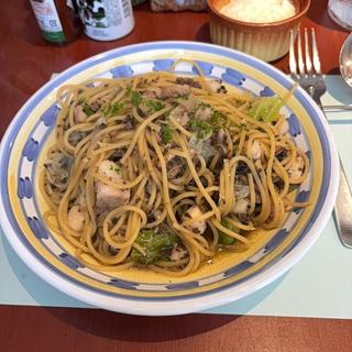 イタヤ貝小柱と鮮魚のオリーブアンチョビスパゲティ