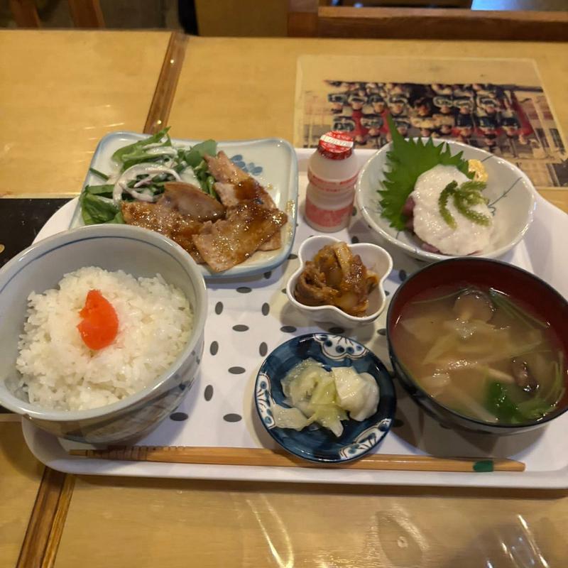 豚カルビ焼きと山かけランチ(旬彩 和み屋 美屋嶋)