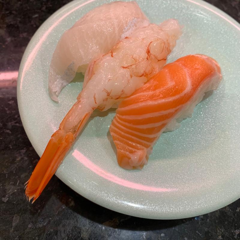 お得3種盛り(キングサーモン,ボタンエビ,勘八)(回し鮨 若貴 池袋サンシャイン60通り店)