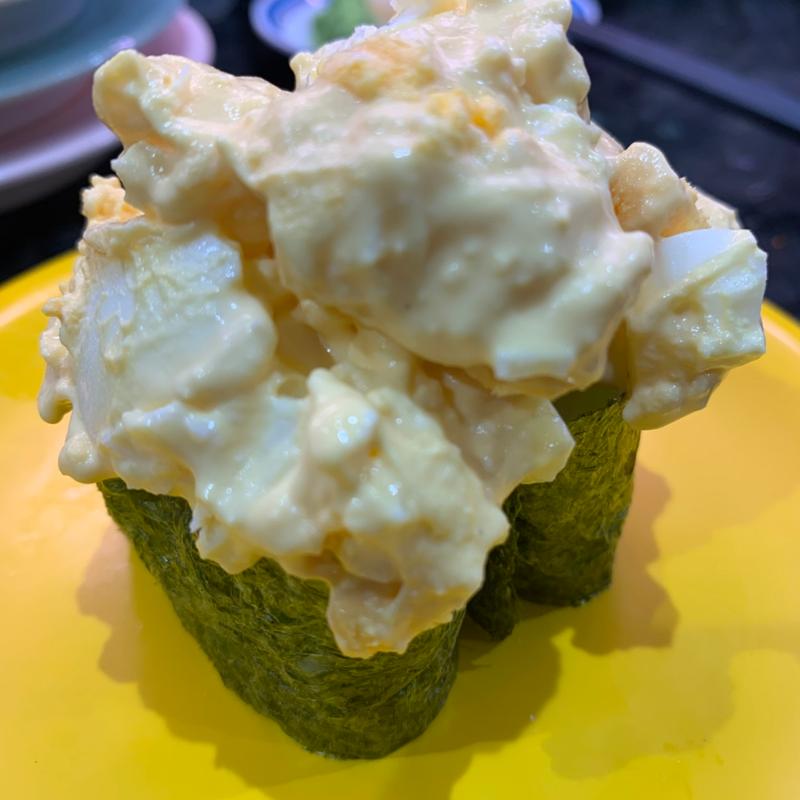 爆盛玉子サラダ軍艦(回し鮨 若貴 池袋サンシャイン60通り店)